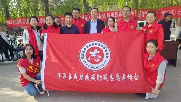 保障残疾人平等权益促进残疾人融合发展----浑源县残联开展第三十六个全国助残日系列活动发放无纺布宣传袋500余个宣传书籍1500余册现场接受咨询群众达300余人次