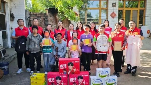 爱心传扬守望花开----忻州市爱心公益协会走进庄磨镇新社村为赵鸿宇、赵思雨、赵雨佳三名孩童送上节日关怀用温情陪伴守护他们的纯真童年