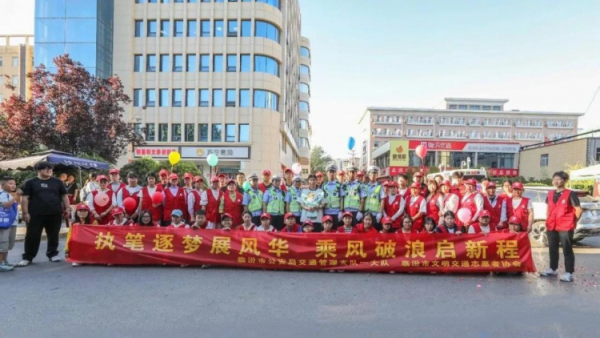 爱心助考圆满收官----临汾市文明交通志愿者协会志愿红守护高考平安路三百余名志愿者驻守市区8个考点配合公安交警部门全力疏导交通维护秩序