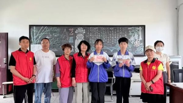 只为看到你的笑脸 阳泉市义工联合会走进平定县岔口乡、张庄镇入户发放2026年助学金为困境学子撑起求学微光