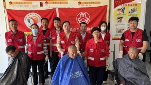 爱心义剪暖夕阳志愿服务暖人心----繁峙县应急救援协会走进繁峙县中心敬老院开展公益义剪服务以细微善举温暖暮年时光