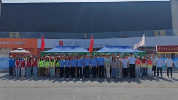 全面绿色转型.共建美丽中国 ¦晋中新青年高校志愿者联合服务中心开展六五环境日宣传活动让广大市民明晰环保法定责任树立依法保护环境的思想自觉