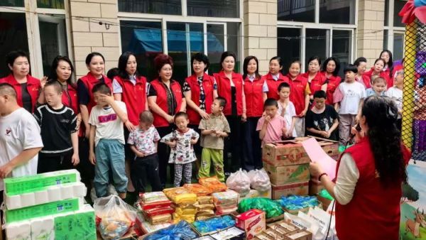 暖心相伴关爱同行守护特殊儿童纯真童年----长治市爱心妈妈志愿服务协会走进启明星智障儿童托养中心开展爱心帮扶活动捐助现金3000元个人捐助现金1000元及各种生活物资