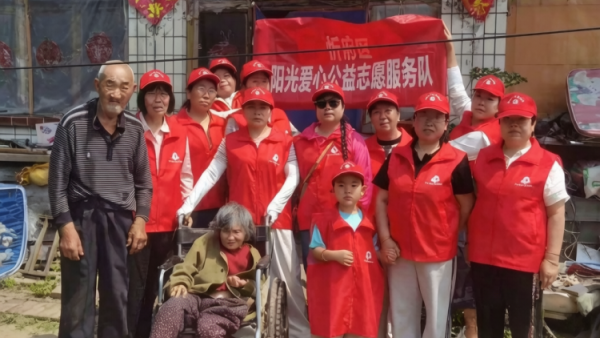 端午送温情公益暖桑榆----忻州阳光爱心公益团队走进旭来街办事处前秦村、泡池村走访慰问乡村老人带来大米白面猪肉鸡蛋牛奶还有端午应节的粽子