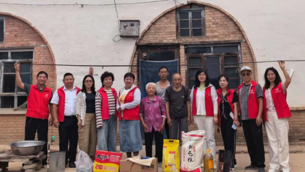 情暖端午·扶弱敬老 长治圆梦公益协会志愿者奔赴沁县故县镇里里沟村、余沟、暖泉村开展公益走访活动把米面粮油日用物资与节日温情送到困难群众家中以长久不变的热忱践行公益初心