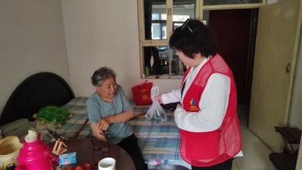 科普迎端午粽情暖人心----平阳路街道滨东社区联合贝壳公益太原站和登贵堂中医馆开展智慧助老公益活动暨浓情端午粽飘香传统文化邻里联谊活动