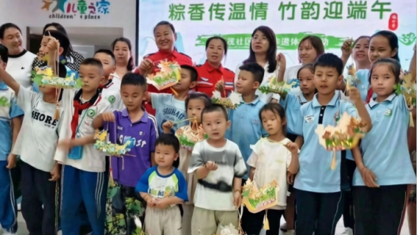 粽香迎端午 邻里共安康｜吕梁市昌茂社区携手吕梁市中志协救援队开展端午亲子非遗体验活动精心设置手工龙舟制作非遗手工包粽子两大沉浸式体验项目