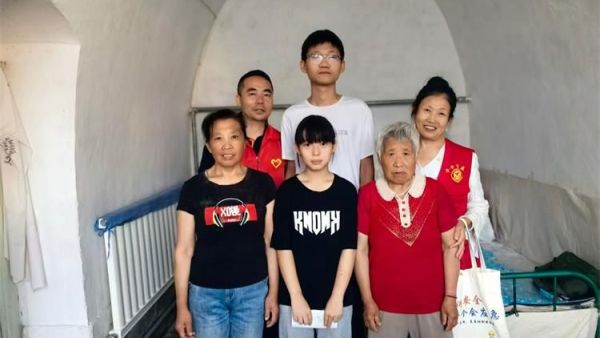 寿阳县卡卡公益志愿者协会开启暑期助学帮扶活动本次共资助4名困境学子为每名孩子发放1000元助学金和一些生活物资感谢爱心志愿者的这份温暖