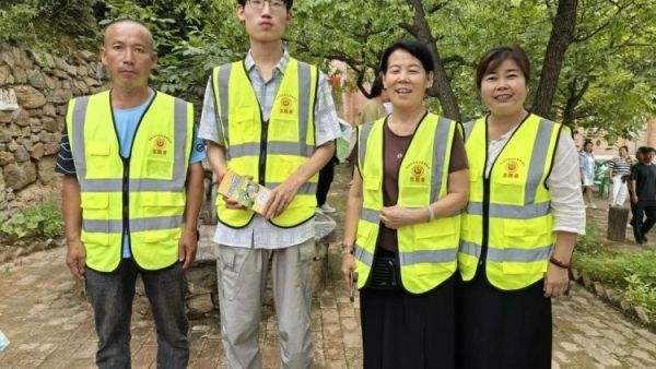 普及分类知识倡导绿色生活----忻州市环保志愿者协会走进忻府区合索镇的旺家园山庄开展垃圾分类宣传活动有效提升了当地群众的知晓率与重视度