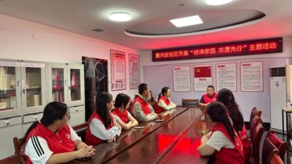 志愿红点亮街巷助力盐湖文明城市创建----盐湖区志愿者协会联动振兴庄社区、锦绣社区、府西街社区开展清洁家园·文明同行志愿服务活动以鲜活的志愿力量擦亮盐湖文明底色