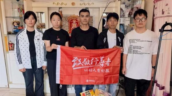 文水县爱心帮扶志愿者协会组织志愿者开展慰问行善者专项活动走访慰问扎根乡村默默奉献的基层行善者成兆娥、王忠阳为他们送上暖心关怀与慰问物资