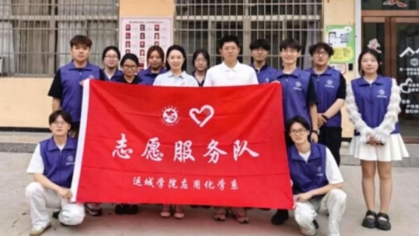 盐湖区志愿者协会联合运城学院应用化学系组织三下乡实践活动 参观协会阵地学习先进事迹开展交通法规宣传开展环境整治活动陪伴困境儿童爱心早餐免费发放服务