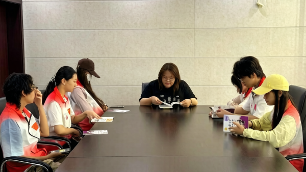 盛夏实践深耕社区志愿同行筑稳平安----长治市正能量公益协会组织大学生志愿者走进西街街道颐龙湾社区参与安全专题学习小区隐患常态化排查安全知识入户宣讲等活动