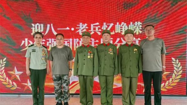 迎八一敬老兵太原市烛光志愿者服务中心厚植爱国拥军情怀邀请老兵前辈们登上讲台追忆峥嵘岁月现场还举行爱心物资捐赠一份份慰问物资传递着敬意与温情