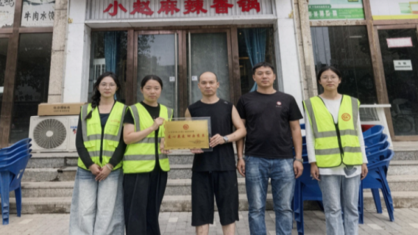 盛夏护航逐梦路善意温情暖全城----文水县爱心帮扶志愿者协会召开中高考爱心送考表彰会感谢你们以热忱之心参与这次爱心接力让这份温暖更加厚重绵长