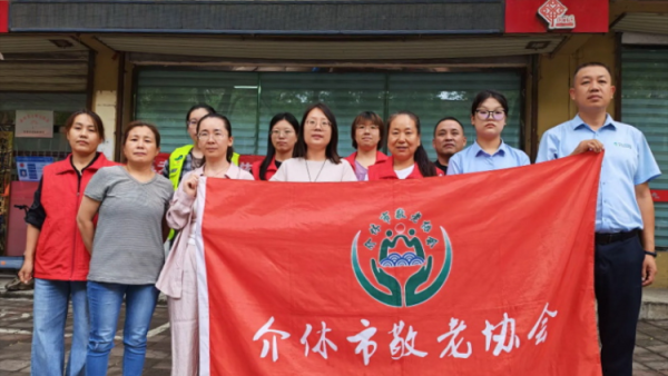 志愿服务进社区健康活动暖人心----2026年8月5日介休市敬老协会走进北坛街道花园街社区为社区所有老人爱心理发义诊等多项贴心服务