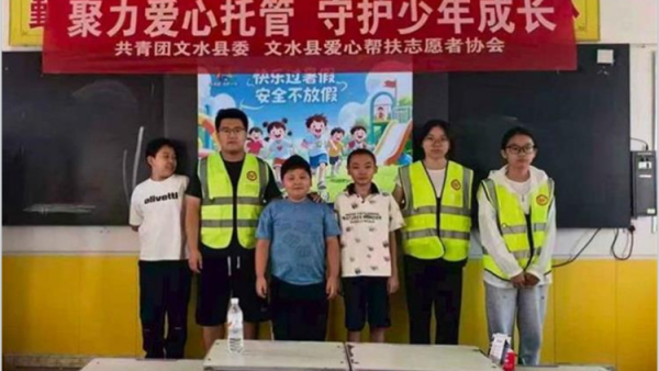 共青团文水县委联合文水县爱心帮扶志愿者协会启动暑期公益托管项目8月5日在岳村学校爱心托管班进行