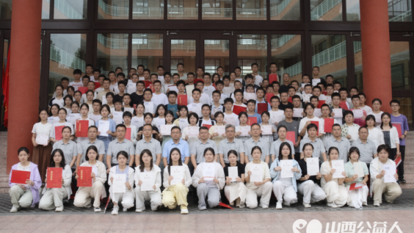 温情助学爱满忻中----爱心人士温建斌先生为2026年130名考取C9高校的忻中学子发放助学金以暖心善举助力青年学子扬帆远航