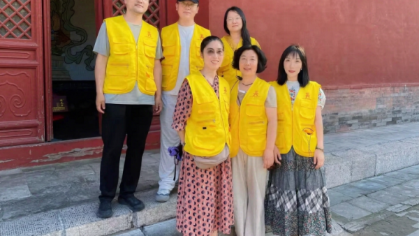 立秋次日凉风吹志愿讲解暖游人----长治市文保服务中心组织志愿者在城隍庙开展公益义务讲解服务让游客读懂这片古建的独特魅力