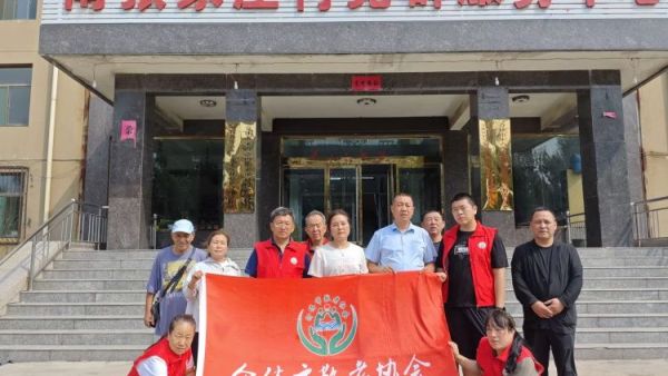介休市敬老协会敬老爱老助老活动2026年8月8日走进宋古乡南张家庄村为老人提供爱心理发体检等服务用贴心志愿服务传递敬老爱老的温暖力量