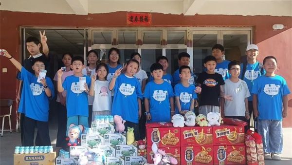 太原市蚂蚁力量儿童团再次走进灵星帮助打扫卫生陪着孩子们一起做手工认购手工作品支持心青年创业