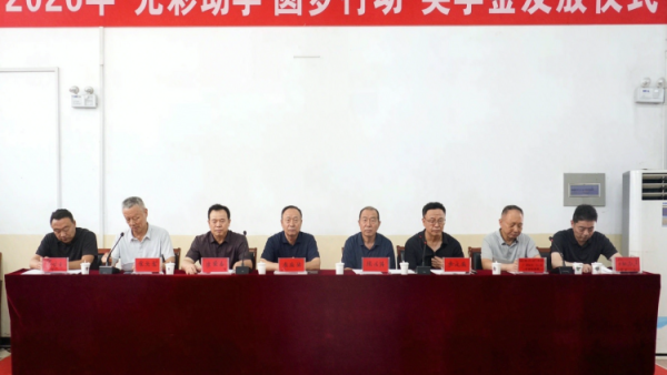 河曲县举行2026年 光彩助学圆梦行动 助学金发放仪式举行为河曲中学吕秉霖等10名高考优秀学生每人颁发1万元奖学金为37名家庭困难学生每人发放5000元助学金