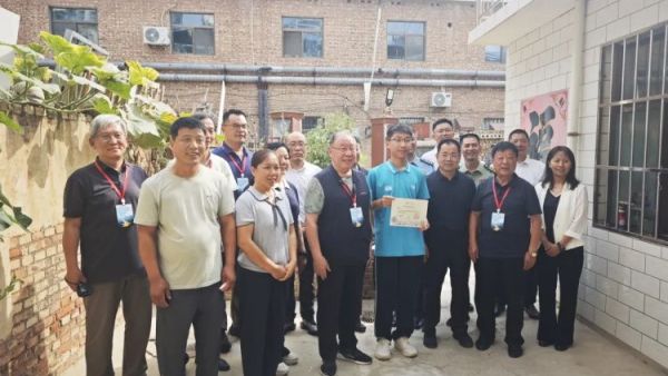 用爱铺就求学路用心点亮成才梦----石楼县举行2026晋绥情·阳光助学公益活动救助家庭经济困难的学生每人5000元资助总金额共60万元其中15万元来自本地爱心企业10万元来自香港爱心企业