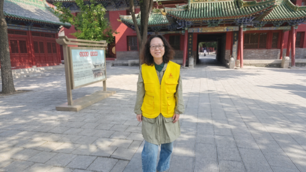 长治市文保服务中心志愿者走进城隍庙开展义务讲解活动为前来参观的游客讲述城隍庙的历史与文化让游客获得了更有深度的游览体验