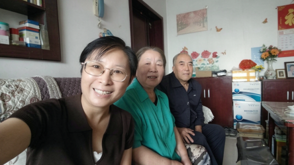 情暖中秋守初心志愿服务暖夕阳----太原市烛光志愿服务中心联合杏花岭区新联会中介和社会组织委员会组织一对一结对志愿者开展中秋入户慰问活动细心询问老人身体起居耐心倾听心声叮嘱老人添衣保暖平安过节