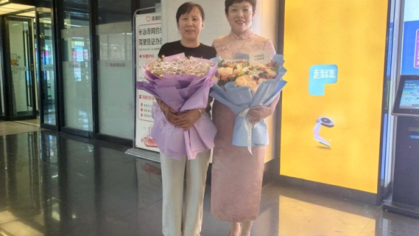 长治市小雨点公益志愿者协会携手长治市雨花斋二部中秋祝福香茶月饼藏着秋日的温柔我们向您与所有朋友送上平安圆满的美好祝福
