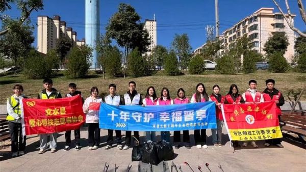 2026年10月1日文水县爱心帮扶志愿者协会组织志愿者在人民医院斜对面文峪河河段开展白色垃圾清理志愿服务活动以实际行动守护家乡绿水青山