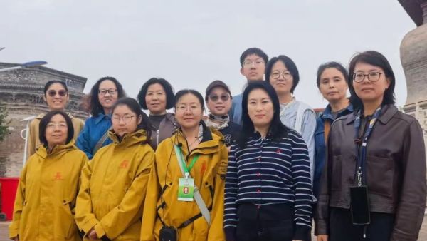 中秋节节日期间山西省长治文保志愿者服务中心组织志愿者在城隍庙多地同步开展义务讲解活动助力游客感受长治本地的历史文化魅力