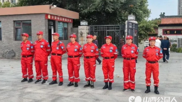 缅怀英烈守初心志愿护航华诞路----中华志愿者协会应急救援工作委员会山西晋城服务队受邀为晋城市“五星红旗你是我的骄傲”国庆主题无人机国旗展演活动提供全程应急保障与擎旗志愿服务