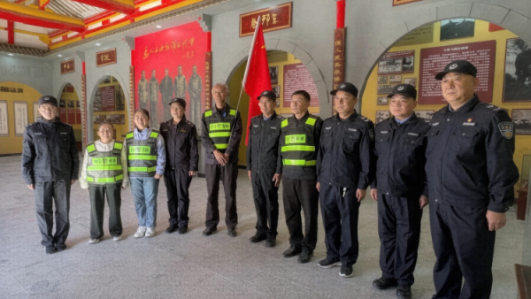 临县交安救援大队联合吕梁市中志协救援队国庆赴兴县祭扫英烈赓续红色血脉致敬忠魂将铭记革命先烈的不朽功绩把英烈精神转化为履职担当的实际行动
