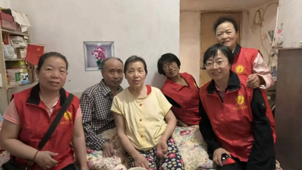 阳泉市义工联合会2026年9月组织义工开展幸福家园敬老服务活动30名义工对各社区的13位服务对象提供了志愿服务服务总时长达205.5小时