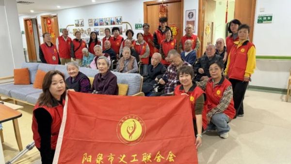 爱在重阳----2026年10月18日阳泉市义工联合会守护最美夕阳红组织义工到恒爱仁和为老服务院服务老人为老人理发洗头洗脚剪指甲陪他们聊天听他们讲过去的故事等系列服务